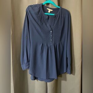 Women’s Old Navy top with button tab sleeve detail size xl